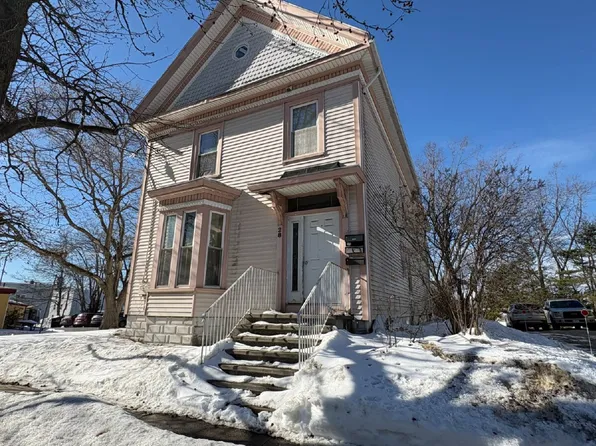 28 Veranda St #1, Portland, ME 04103