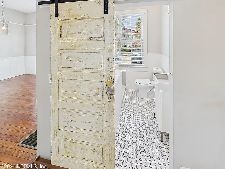 1251 Hubbard St #1 — Photo 12