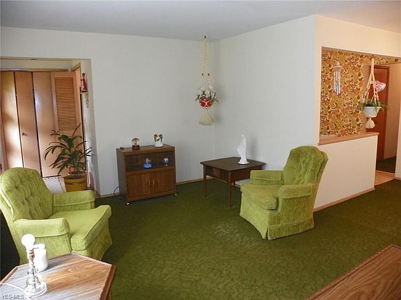3rd image of 3206 Coventry Dr