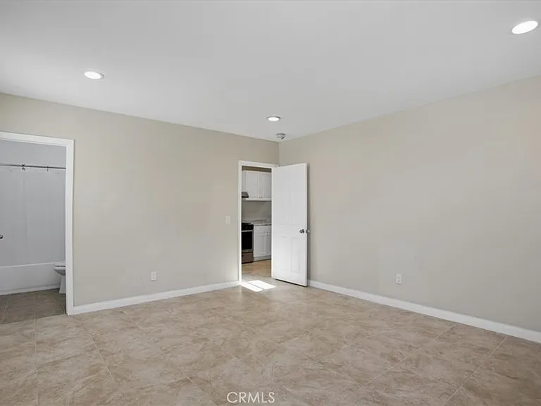 7542 White Oak Ave — Photo 18