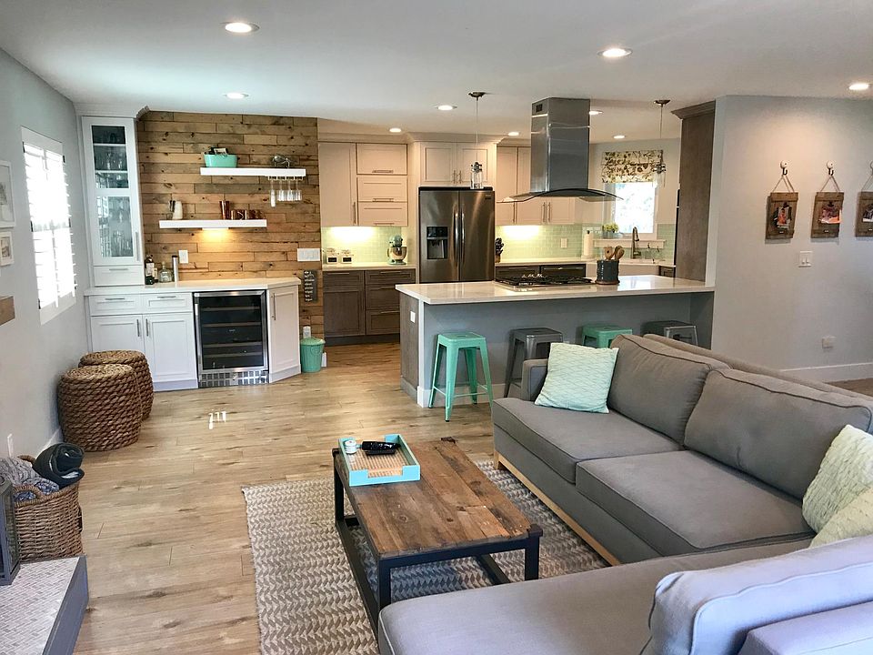 Open floor plan from family room to kitchen