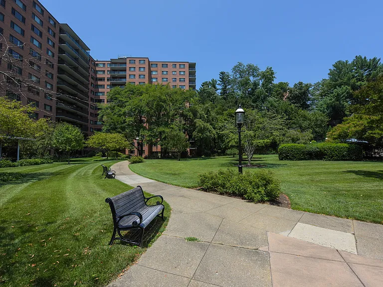 4201 Cathedral Ave NW #501W — Photo 33