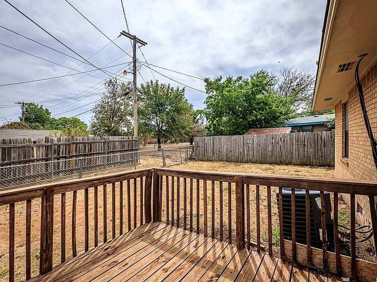 205 NW 40th St — Photo 25
