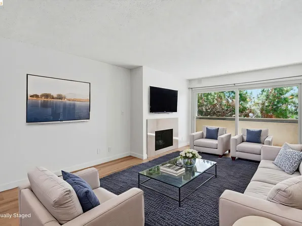 955 Shorepoint Ct APT 208, Alameda, CA 94501