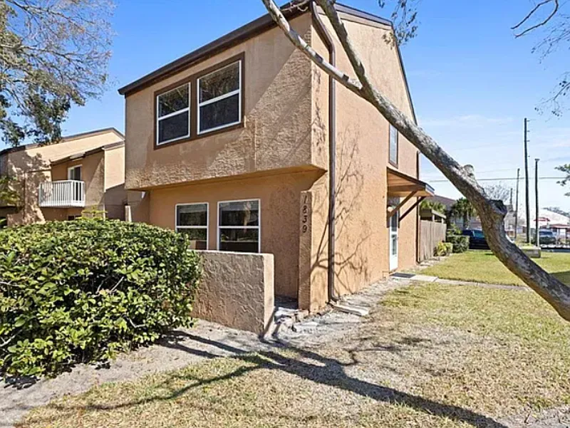 3 bed, 2.0 bath, 1182 sqft, $2,295 — Photo 2