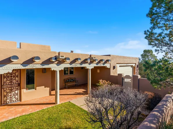 817 Camino Vistas Encantada, Santa Fe, NM 87507