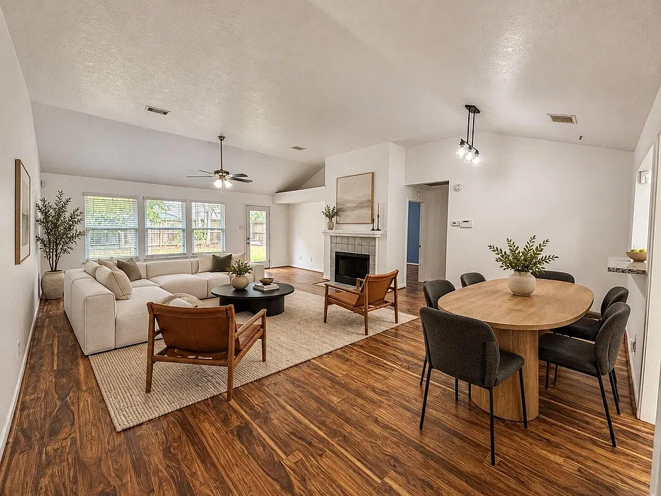 15827 Cambridge View Dr