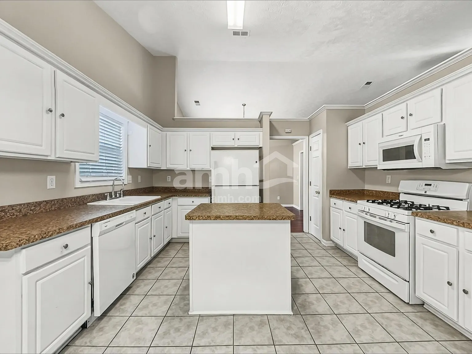 4 bed, 2.0 bath, 2148 sqft, $2,250 — Photo 3