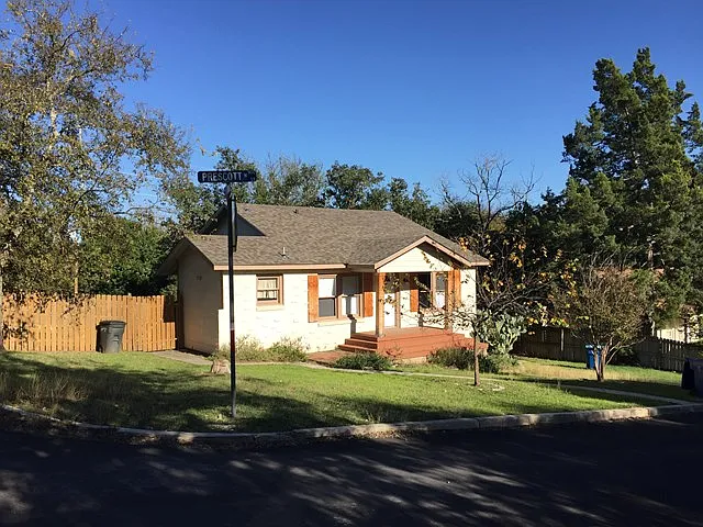 900 Prescott St — Photo 11