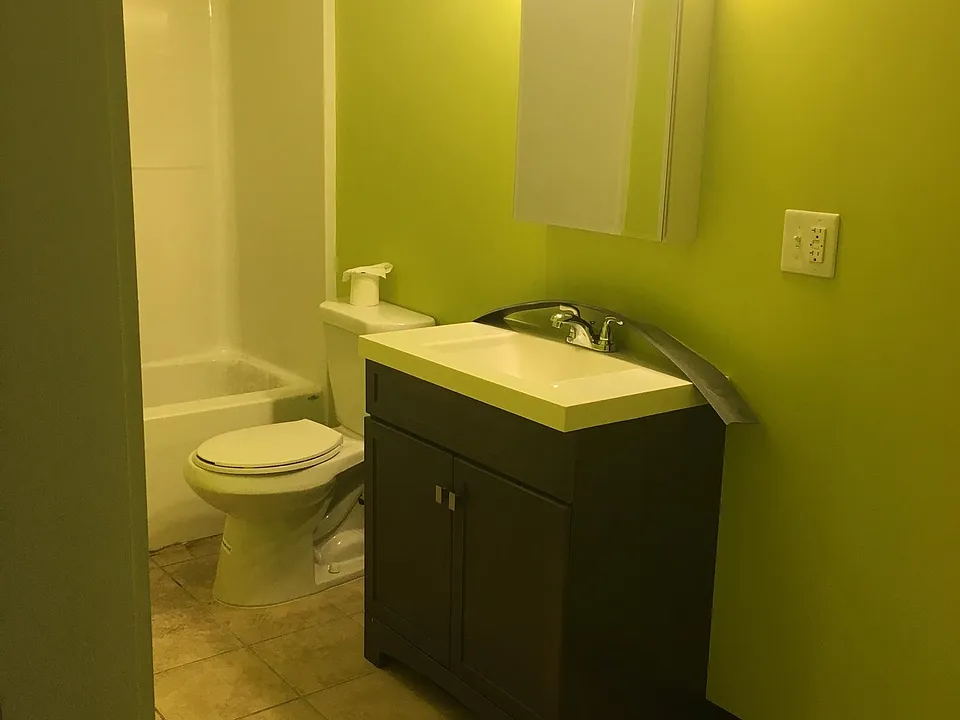 121 Spring St #203