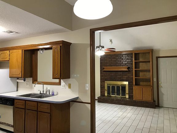 5th image of 1217 SW 99th Ter