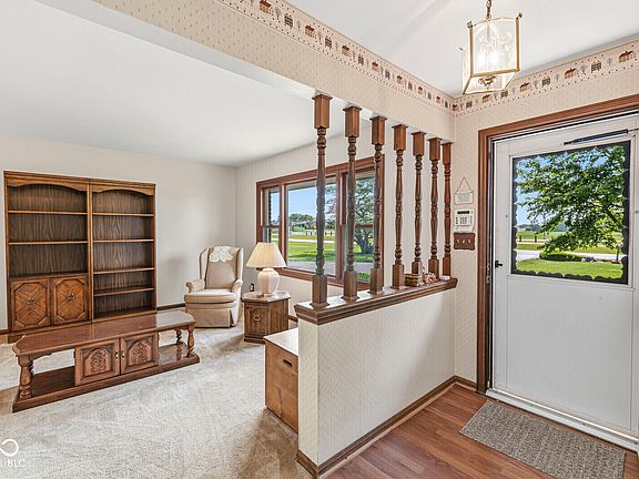 4th image of 1385 John Bart Rd