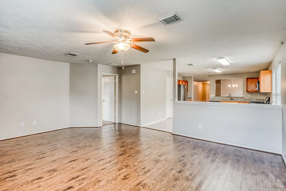 4 bed, 2.0 bath, 2086 sqft, $2,050 — Photo 3