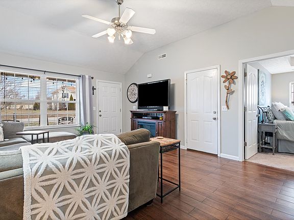 5th image of 518 Whitewater Ln