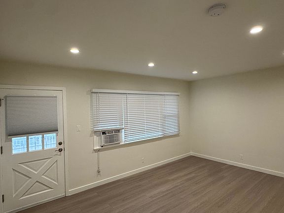 3rd image of 421 E Acacia Ave APT B