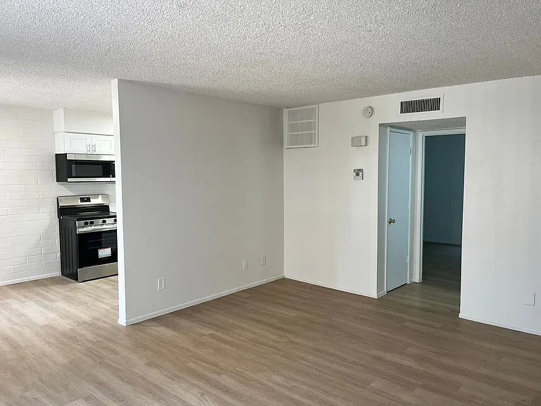 Catalina View Apartments — Photo 25