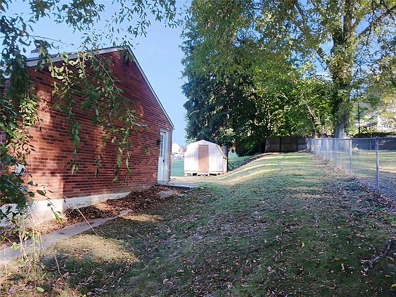 2nd image of 10 Forest Ave