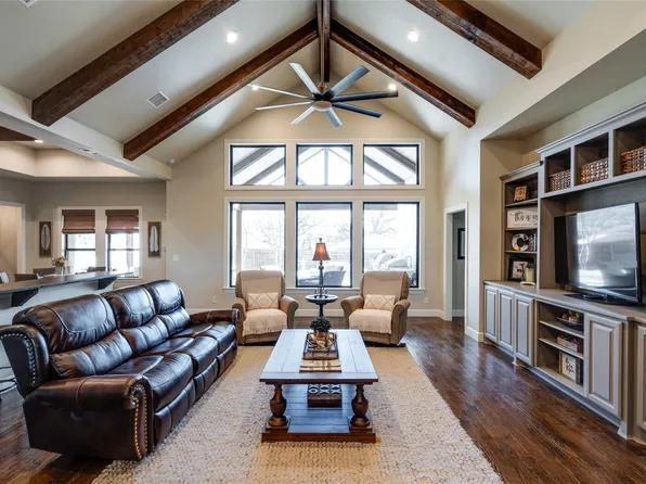 8716 Stewart Dr, North Richland Hills, TX 76182