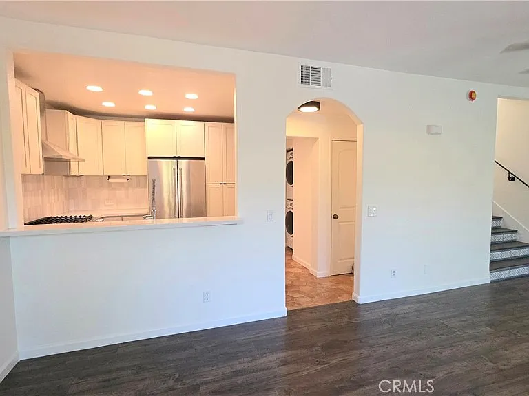 147 McAfee Ct — Photo 2