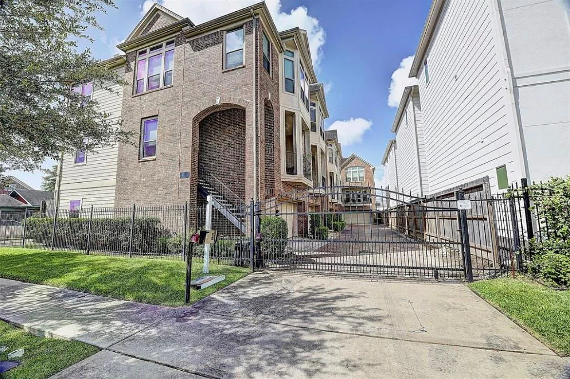 3 bed, 3.5 bath, 2274 sqft, $2,600 — Photo 2