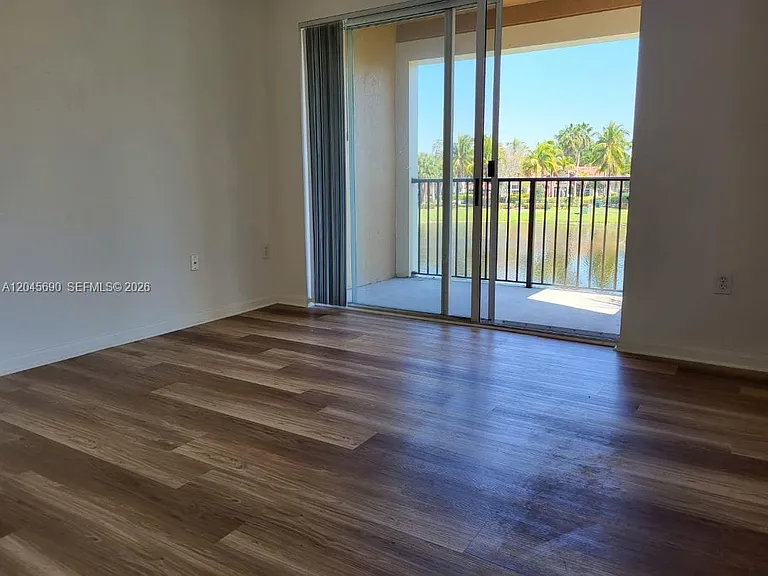 8070 N Nob Hill Rd #208 — Photo 2