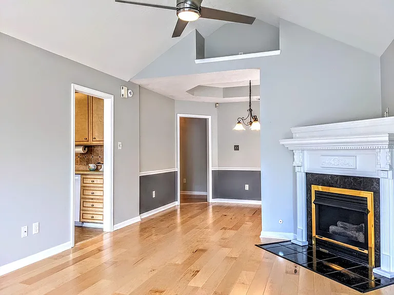 2045 Shoreline Dr — Photo 3