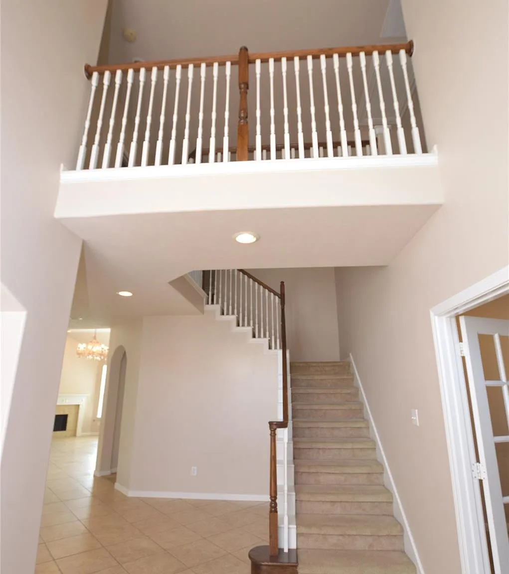 5 bed, 4.0 bath, 3567 sqft, $3,300 — Photo 3
