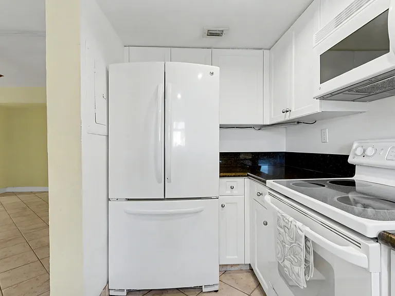 701 NW 19th St #401 — Photo 24