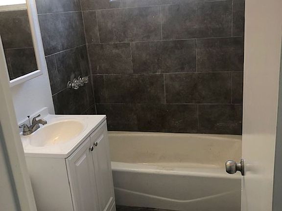 4th image of 1333 W 106th St #11509257