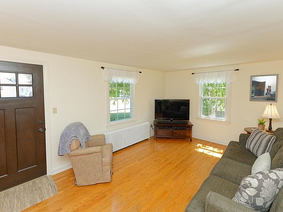 4th image of 212 Berkshire Blvd