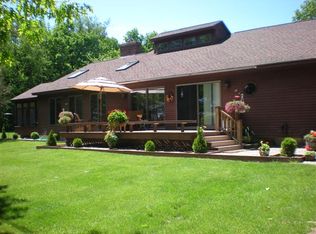 608 Abnaki Rd, North Hero, VT 05474