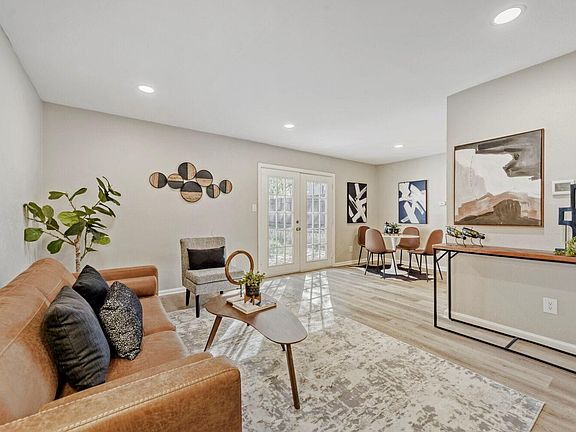 4th image of 819 Sahara Ave