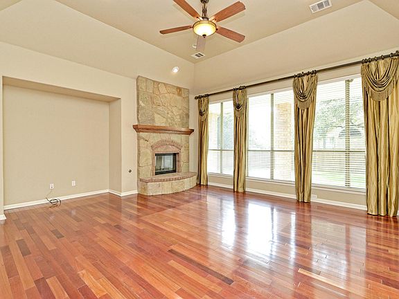 2nd image of 823 Hidden Glen Dr