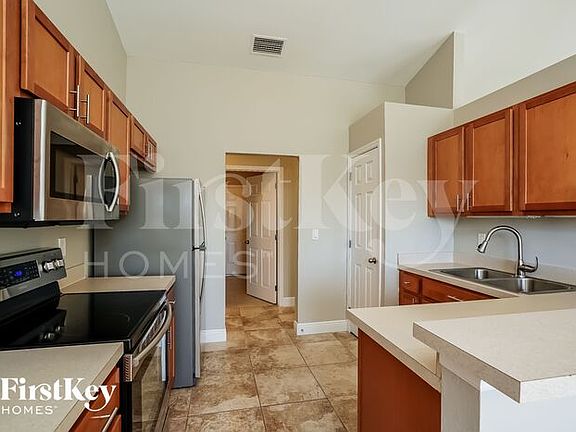 5th image of 3313 NE 15th Pl