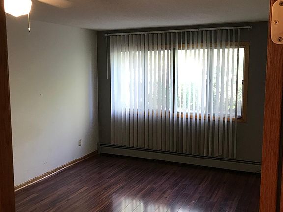 5th image of 205 Barry Ave S APT 113