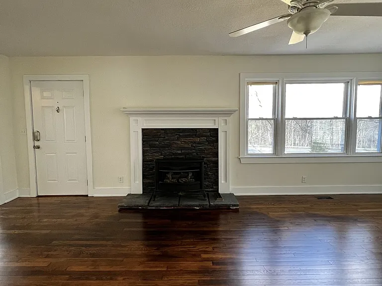 1510 Zinc Plant Rd — Photo 2