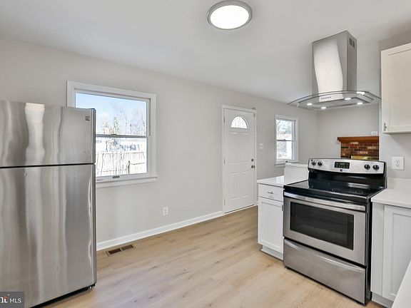 4th image of 404 W Holly Ave