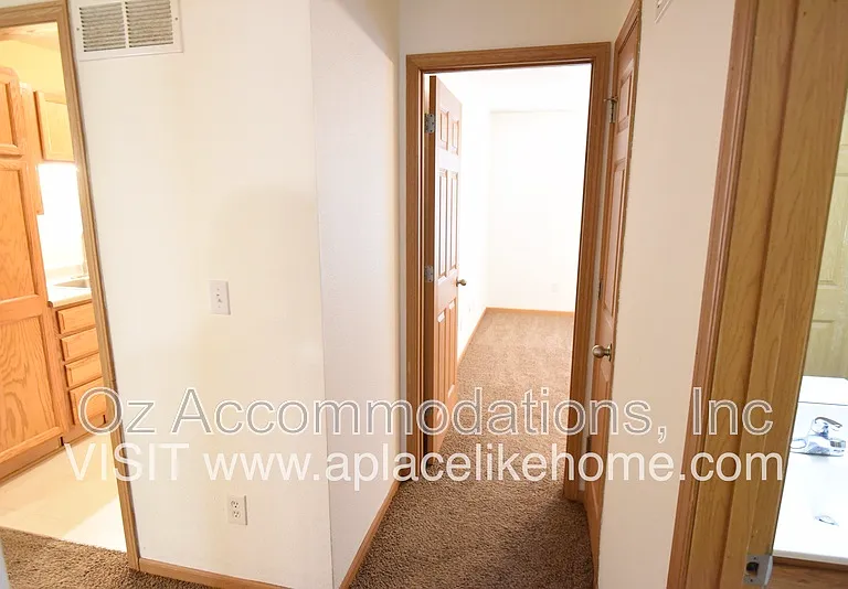 8626 N Cleveland Ln — Photo 16
