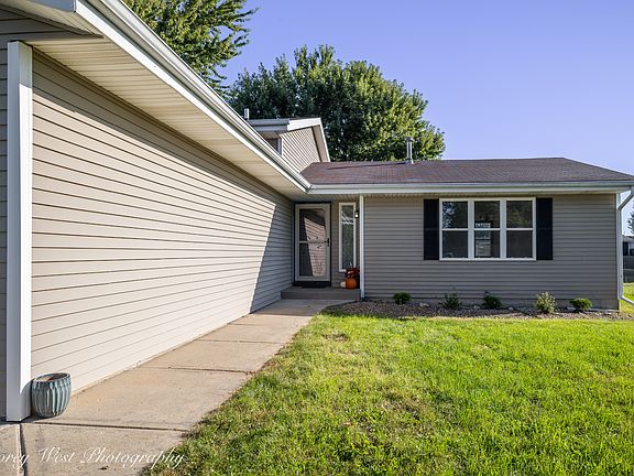 2nd image of 409 Hickory Dr