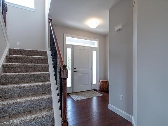 2nd image of 1049 Del Dr