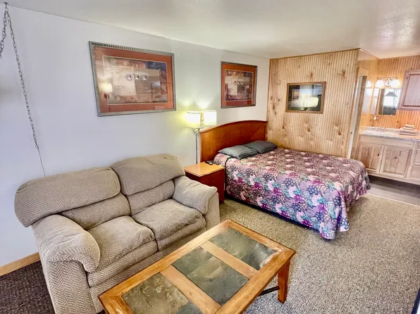 102 N Maple Ave, Rapid City, SD