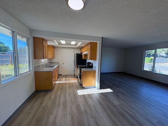 5th image of 2191 N Danebo Ave