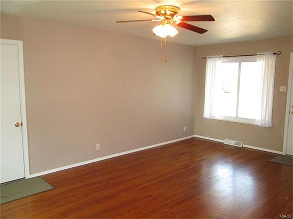 4th image of 218 Martigney Dr