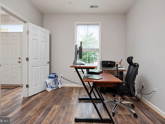 5th image of 239 Keenan Way