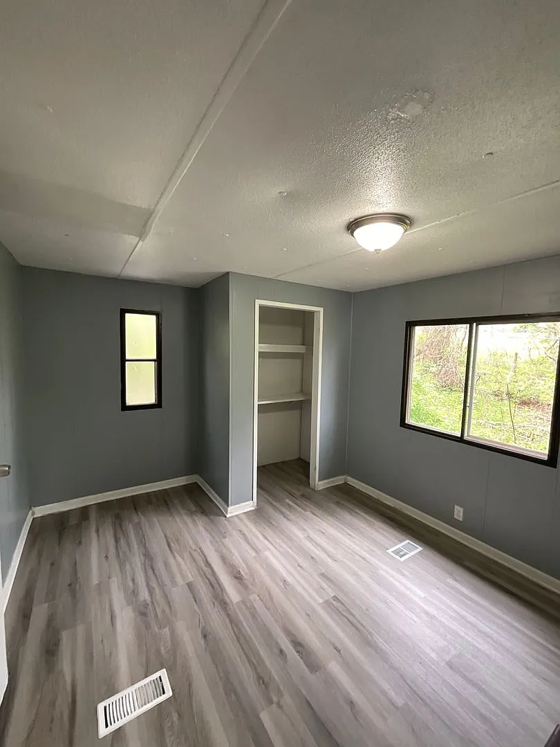 Find Your Next Pet-Friendly Home in Johnson City New & Budget-Friendly Options — Photo 4