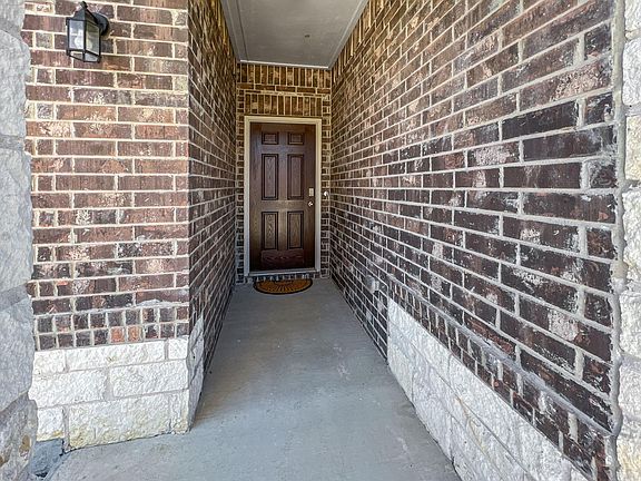 2nd image of 3305 Beau Pl