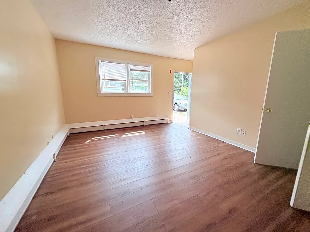 2 bed, 1.5 bath, $1,700 — Photo 2