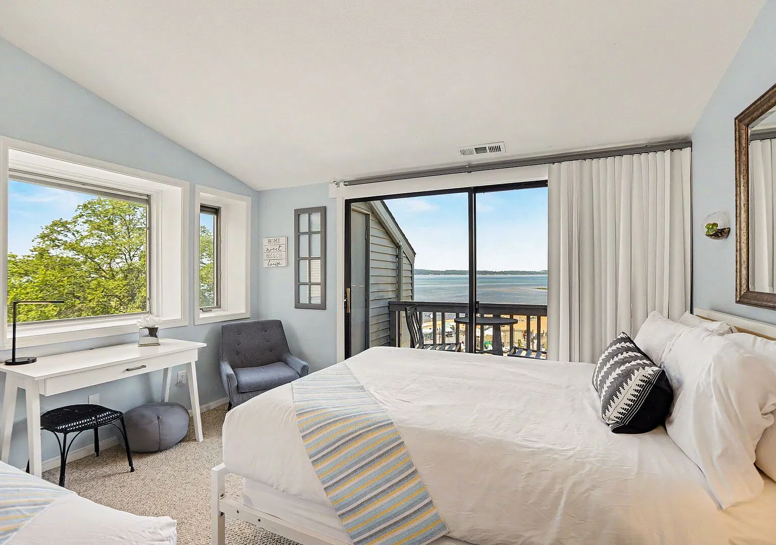 1 bed, 708 sqft, $2,100 — Photo 1