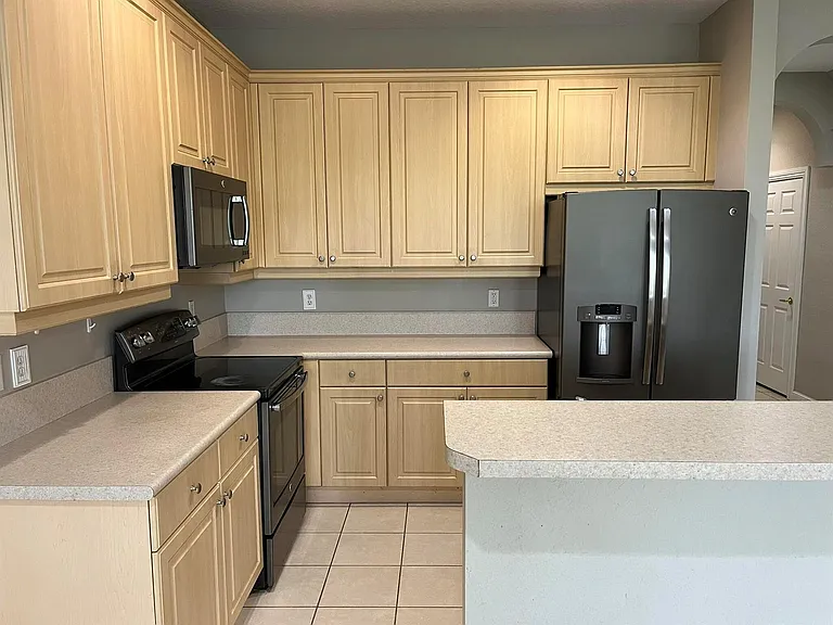 404 SE Bloxham Way — Photo 8