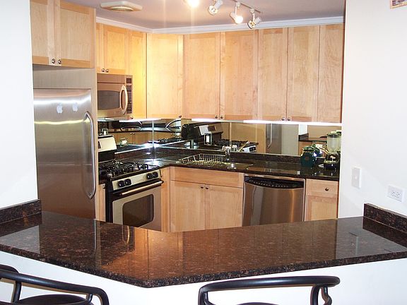 2nd image of 6102 N Sheridan Rd APT 201